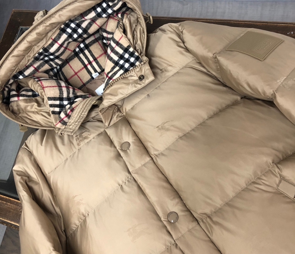 ハイクオリティダウンジャケット側面デザイン